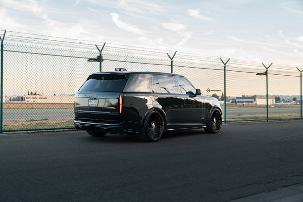 Фото дисков HRE L109M Черный глянец на Land Rover Range Rover V