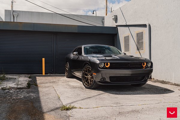 Фото дисков Vossen HFX-1 (5-Lug) Сатиновая бронза на Dodge Challenger III