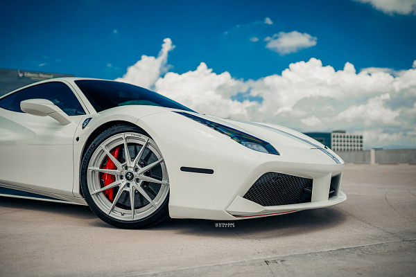 Фото дисков Strasse Wheels SV10 Deep Concave Duoblock Глянцевый лак на Ferrari 488