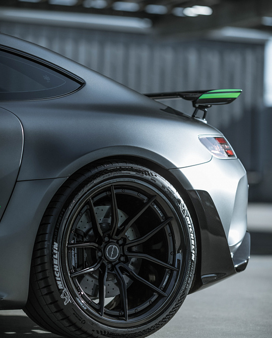 Фото дисков PF3 Черный сатин на Mercedes-Benz AMG GT I