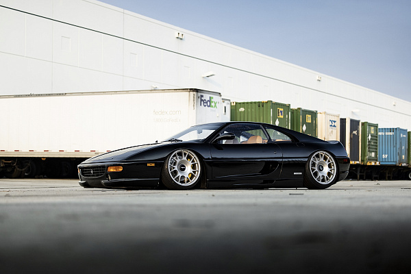 Фото дисков Rotiform TUF-R Серебро на Ferrari F355