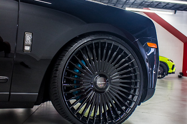 Фото дисков Giovanna Tulum Черный глянец на Rolls-Royce Cullinan