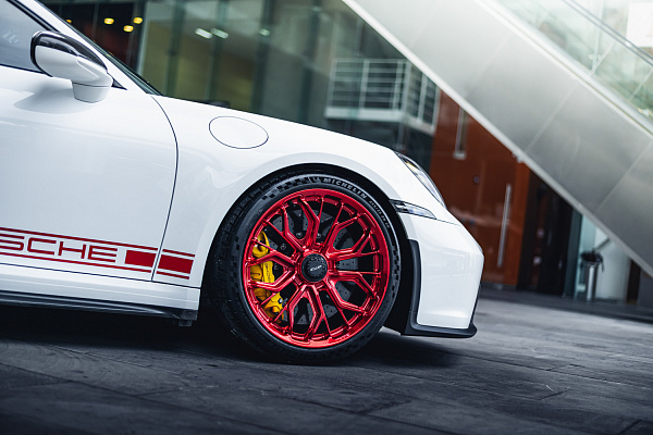 Фото дисков Brixton Forged PF10-RS Красный глянец на Porsche 911 VIII