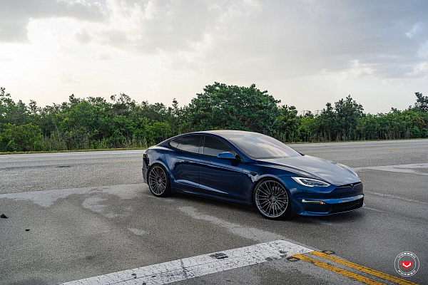 Фото дисков Vossen S17-04 Глянцевый графит на Tesla Model S