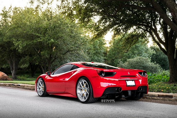 Фото дисков Strasse Wheels SM5R Deep Concave Monoblock Глянцевый лак на Ferrari 488