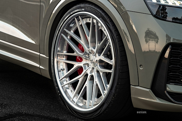 Фото дисков Strasse Wheels SV10M Deep Concave FS Глянцевый лак на Audi Q8