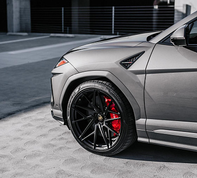Фото дисков Brixton Forged PF8 на Lamborghini Urus