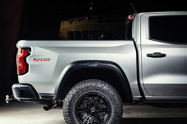 Фото дисков 4PLAY 4PS01 Черный сатин на Chevrolet Colorado
