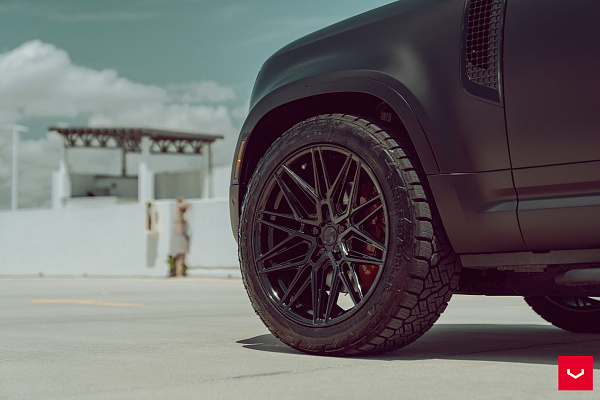 Фото дисков Vossen HF-7 Черный глянец на Land Rover Defender II