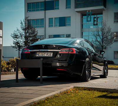 Фото дисков Vossen VFS-2 на Tesla Model S