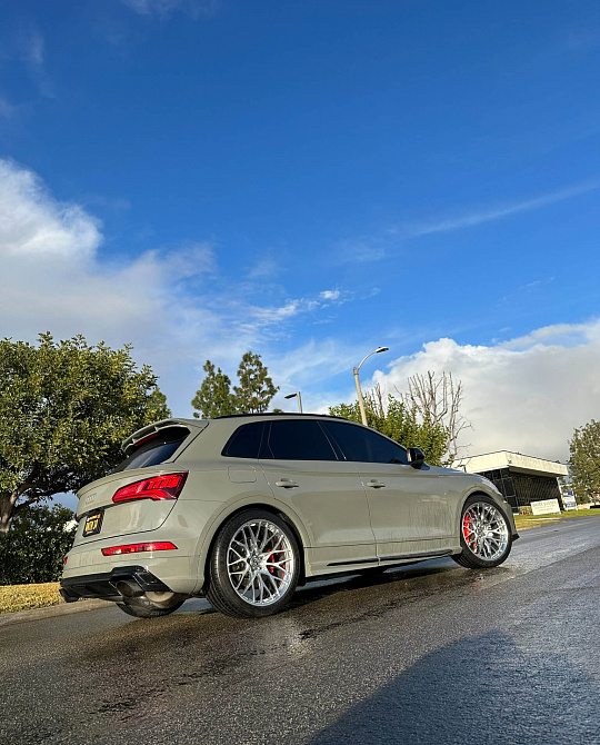 Фото дисков 520M Глянцевый лак на Audi Q5 (FY)
