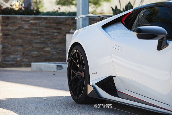 Фото дисков Strasse Wheels SM5R Deep Concave Monoblock Другой цвет на Lamborghini Huracan