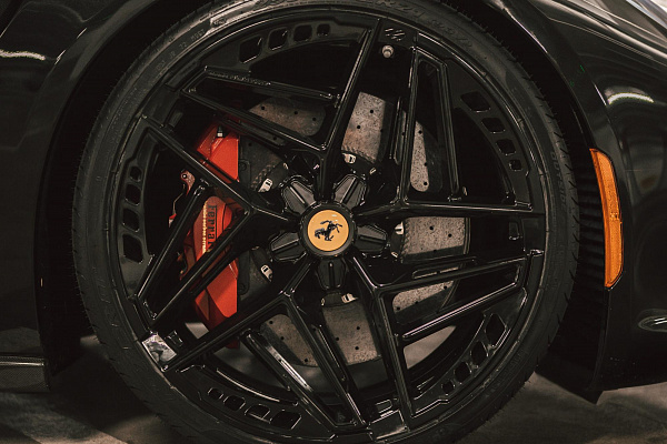 Фото дисков CEC C113 Черный глянец на Ferrari GTC4Lusso