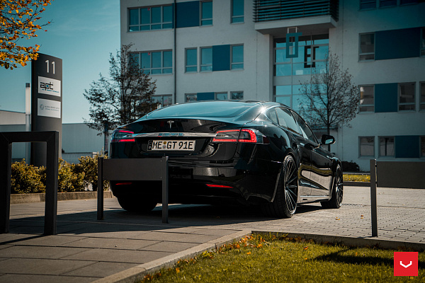 Фото дисков Vossen VFS-2 Глянцевый темный лак на Tesla Model S
