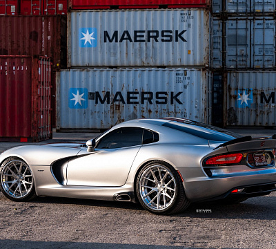 Фото дисков Strasse Wheels SM6R Deep Concave FS на Dodge Viper