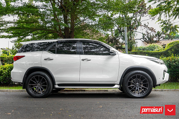 Фото дисков Vossen HF6-1 Алмазная проточка на Toyota Fortuner II