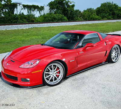 Фото дисков Strasse Wheels R10 Signature на Chevrolet Corvette C6