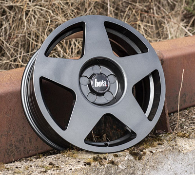 Bola B10