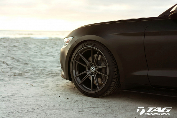 Фото дисков HRE FF04 Глянцевый графит на Ford Mustang VI