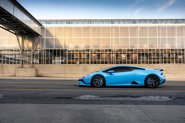 Фото дисков Brixton Forged PF7 Матовый графит на Lamborghini Huracan