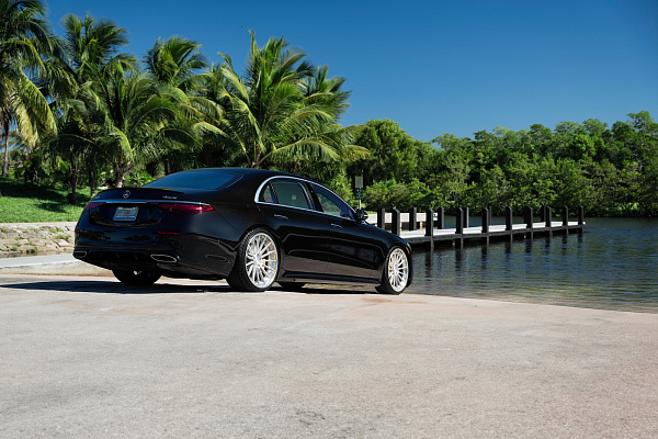 Фото дисков Strasse Wheels SV15 Deep Concave FS Глянцевый лак на Mercedes-Benz S-Class (W223)