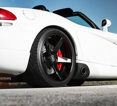 Фото дисков Strasse Wheels S5 Deep Concave на Dodge Viper