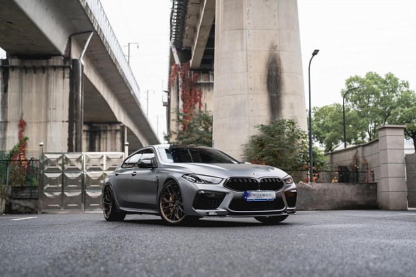 Фото дисков Brixton Forged PF10-RS Сатиновая бронза на BMW 8/M8