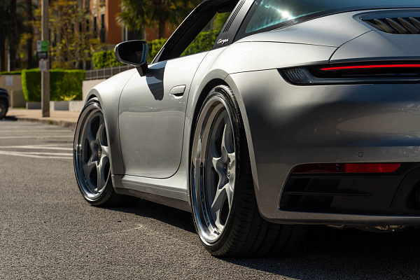 Фото дисков HRE 522 Серебро на Porsche 911 VIII