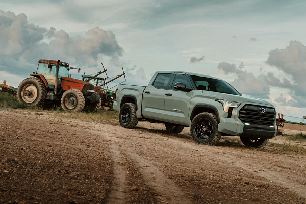 Фото дисков 4PLAY 4P83 Черный глянец на Toyota Tundra III
