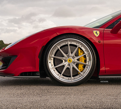 Фото дисков Strasse Wheels SV10 Deep Concave FS на Ferrari 488