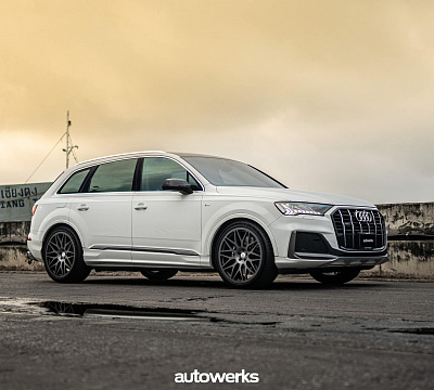 Фото дисков HRE 300M на Audi Q7 (4M)