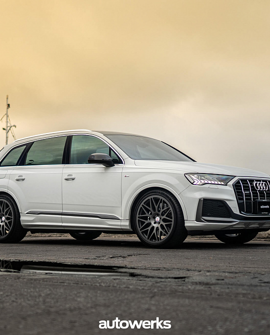 Фото дисков 300M Сатиновый графит на Audi Q7 (4M)