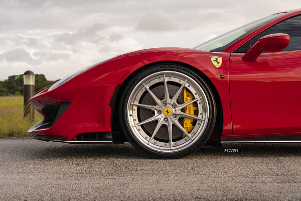 Фото дисков Strasse Wheels SV10 Deep Concave FS Глянцевый лак на Ferrari 488