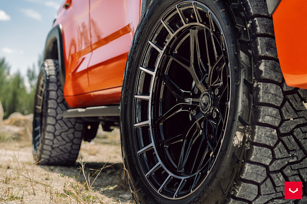 Фото дисков Vossen HFX-1 (6-Lug) Черный глянец на Toyota Sequoia III