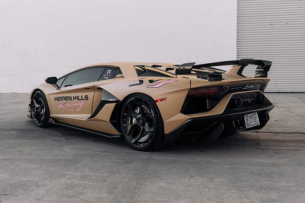 Фото дисков Brixton Forged NC01-R Черный сатин на Lamborghini Aventador