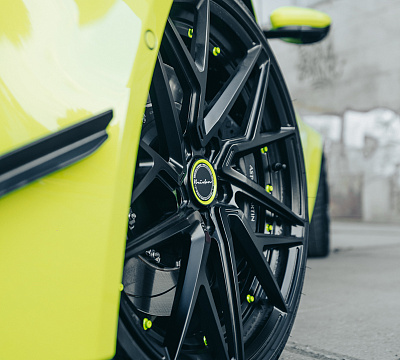 Фото дисков Brixton Forged PF8 на Aston Martin Vantage 4