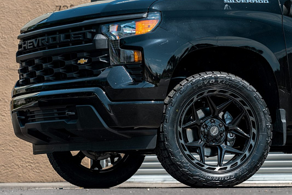 Фото дисков 4PLAY 4P55 Черный глянец на Chevrolet Silverado IV