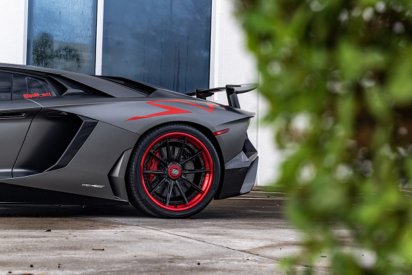 Фото дисков Strasse Wheels SV10-RS Performance Другой цвет на Lamborghini Aventador