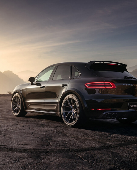 Фото дисков P101 Глянцевый темный лак на Porsche Macan I