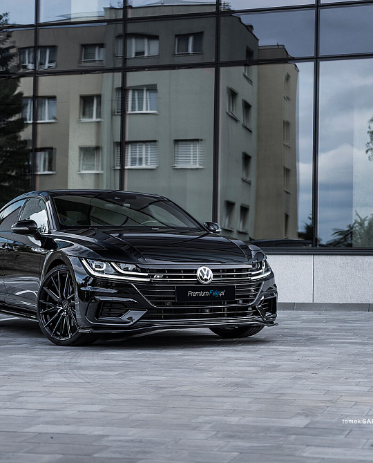 Фото дисков HF-4T Черный глянец на Volkswagen Arteon