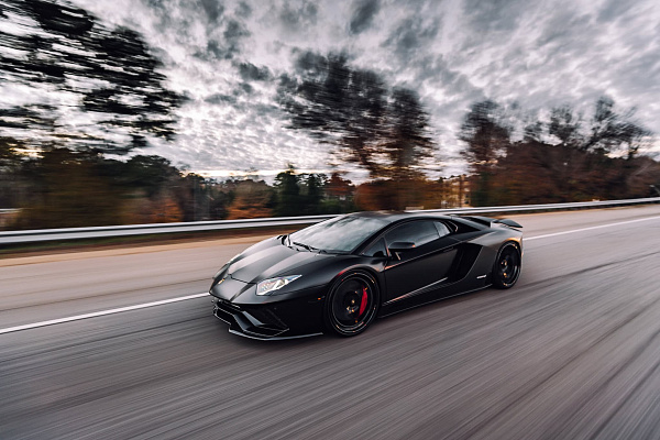 Фото дисков Brixton Forged TR05 Черный глянец на Lamborghini Aventador