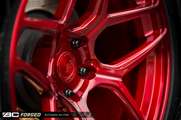 Фото дисков BC Forged RZ053 Красный глянец на Dodge Charger VII