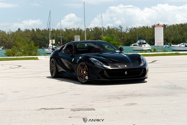 Фото дисков Anrky AN27 Сатиновая темная бронза на Ferrari 812