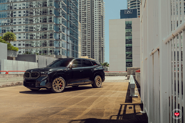 Фото дисков Vossen LC3-01 Глянцевое золото на BMW XM