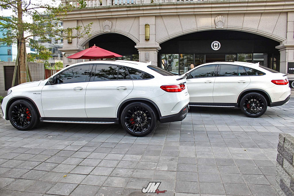 Фото дисков HRE P200 Черный глянец на Mercedes-Benz GLE I