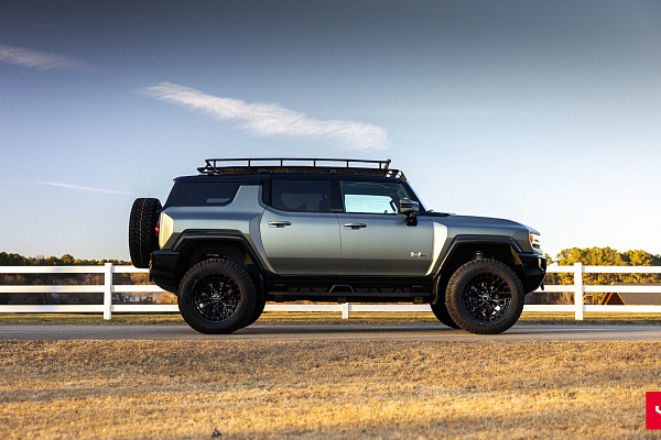 Фото дисков Vossen HFX-1 (8-Lug) Черный глянец на GMC Hummer EV
