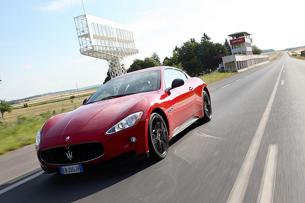 Фото дисков Maserati TRIDENT Черный глянец на Maserati GranTurismo I