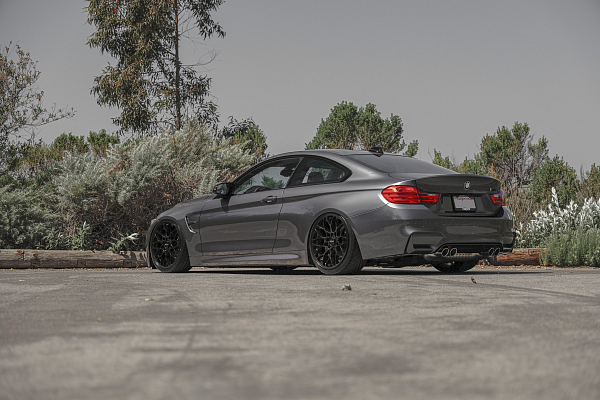 Фото дисков Rotiform SGN Черный сатин на BMW 4/M4 (F32/F82)