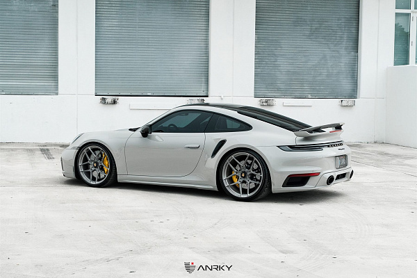 Фото дисков Anrky S1-X4 Сатиновый темный лак на Porsche 911 VIII