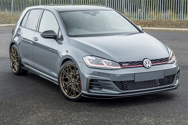 Фото дисков Bola FLV Сатиновая бронза на Volkswagen Golf VII